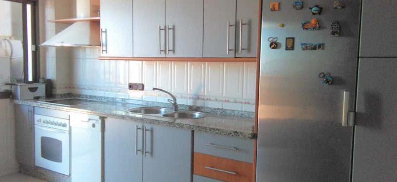 cocina, mobiliario, pica, nevera y horno